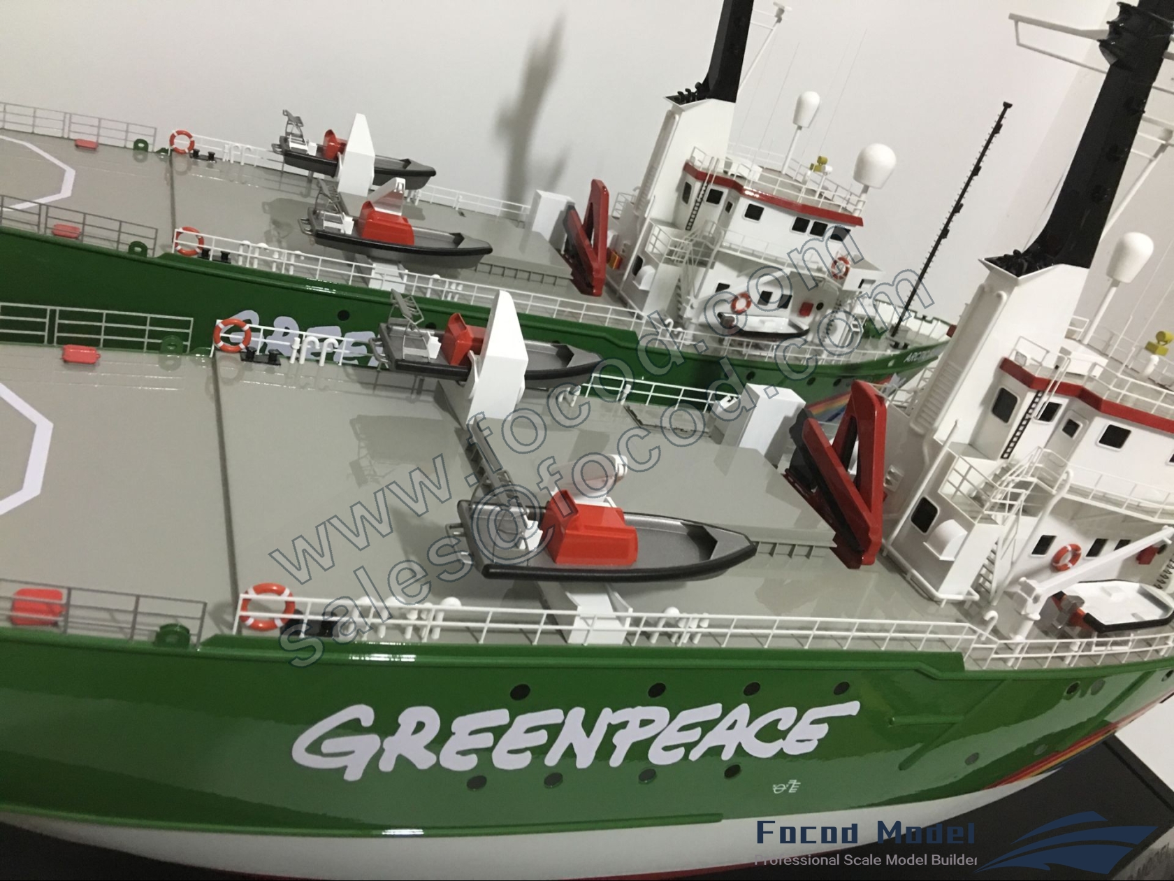 custom made model of Arctic Research boat